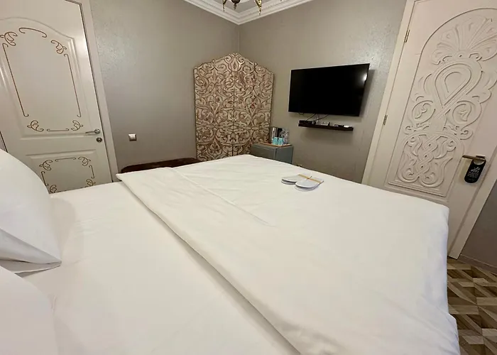 34 Silver Rooms