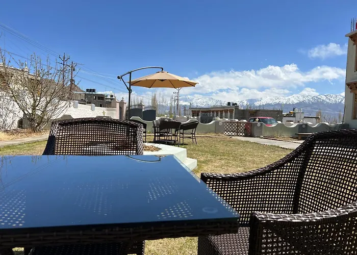 Mandalchan Hotel