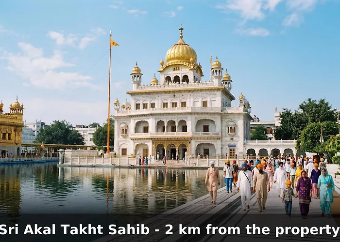 Collection O By Oyo Ishwar Nagar Near Golden Temple Formerly Chahal Residency