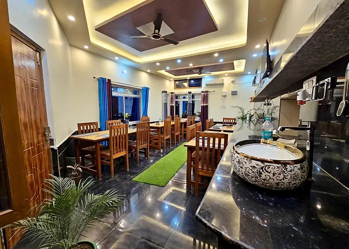 Geetanjali Palace Hotel & Restaurant