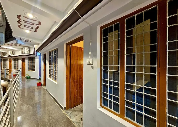 Geetanjali Palace Hotel & Restaurant