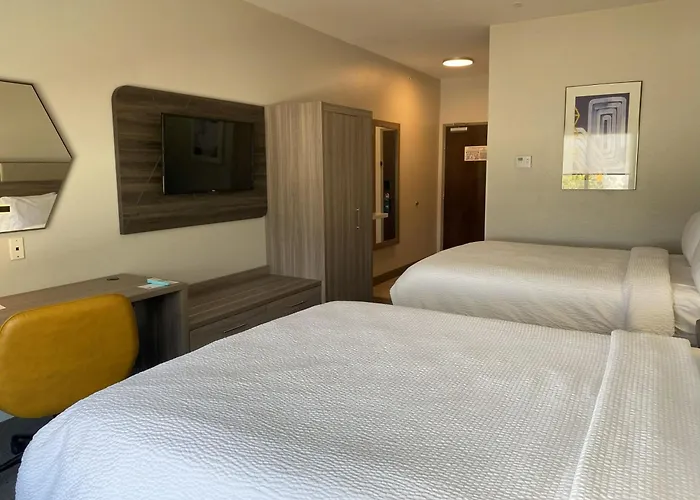 Holiday Inn Express & Suites San Antonio Frost Bank Center By Ihg