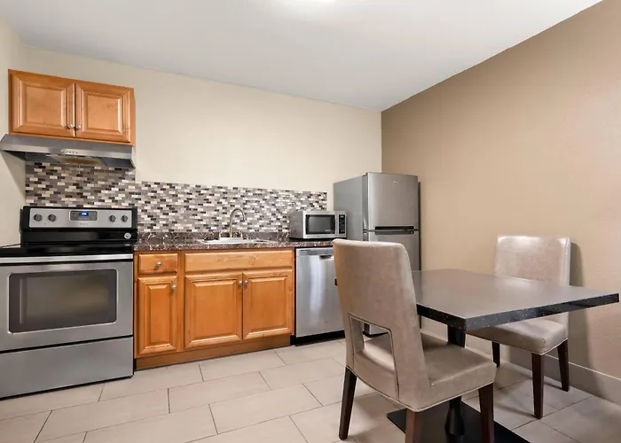 Clarion Pointe Athens I-65 Hotel