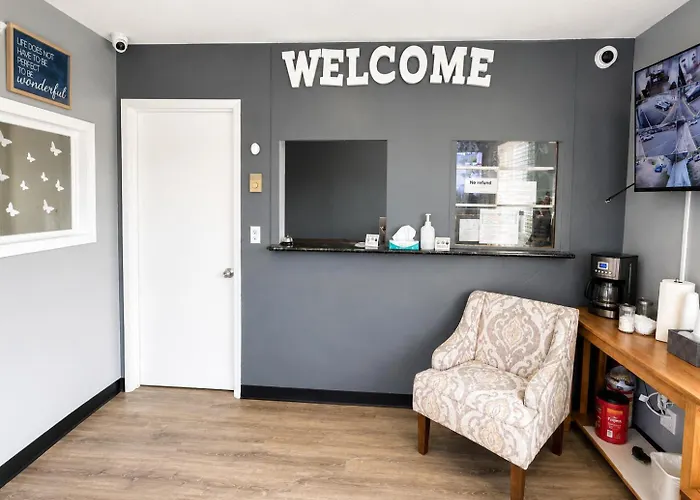 Royal Gateway Motel