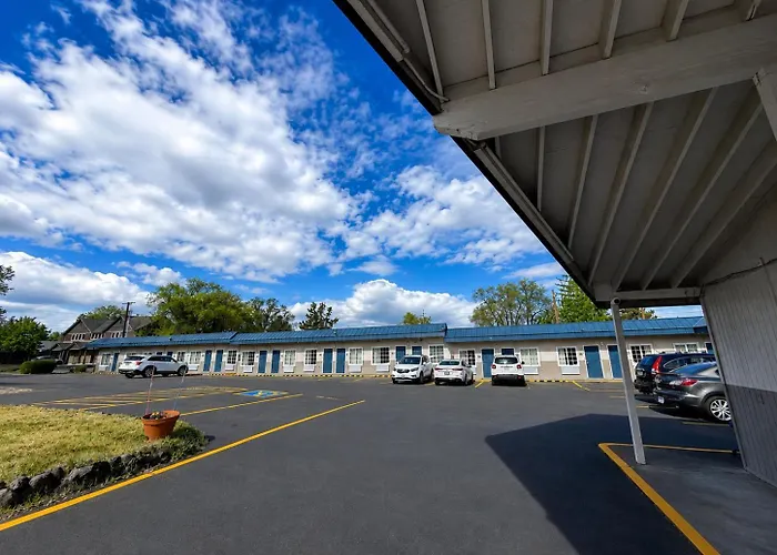 Royal Gateway Motel