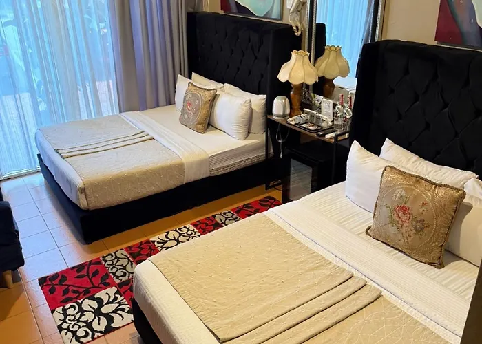 Ghazrins Garuda Hotel