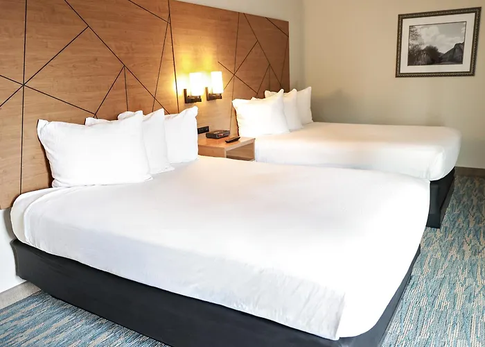 Rivertree Inn & Suites