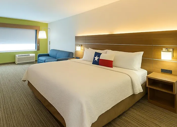 Holiday Inn Express & Suites Lindale - Tyler By Ihg