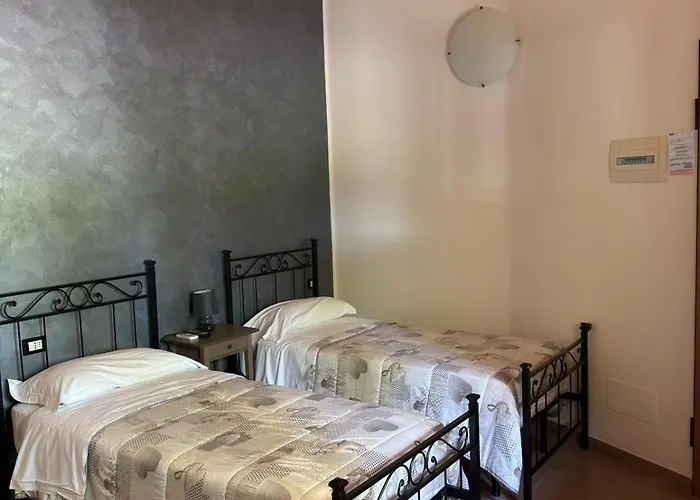 Samarcanda Hotel & Parking Di Parmigiani Silvia