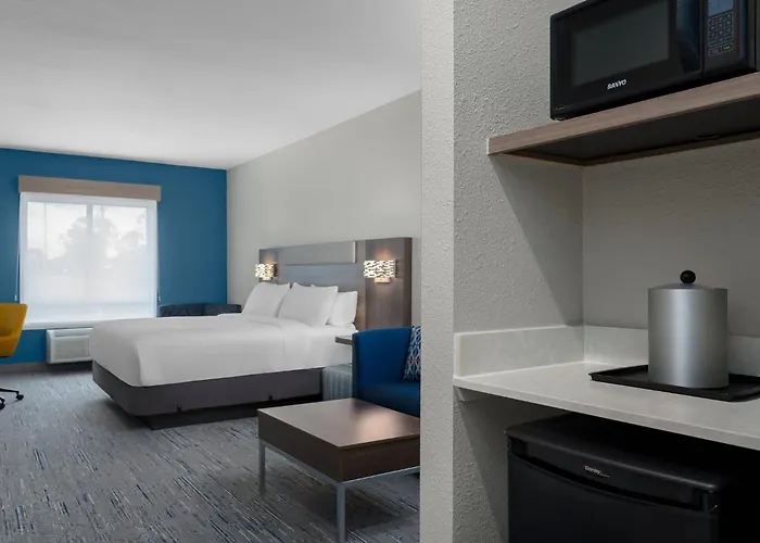 Holiday Inn Express & Suites Alexandria By Ihg