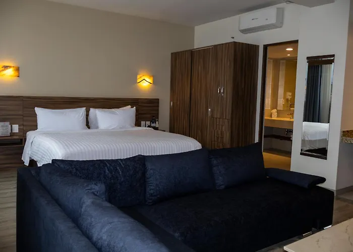 Hotel Crown Victoria