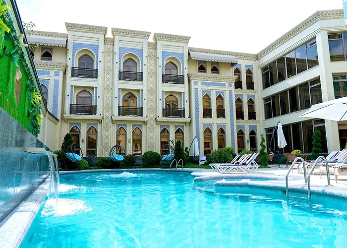 Kohinur Plaza