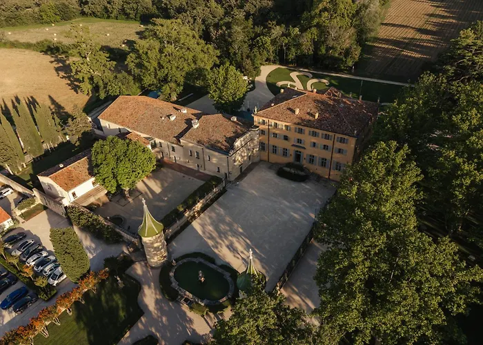 Château de Fonscolombe Le Puy-Sainte-Réparade
