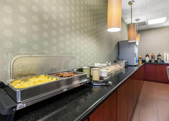 Quality Inn & Suites Charleston - Civic Center