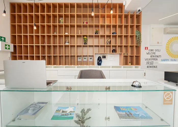Avis Hotel