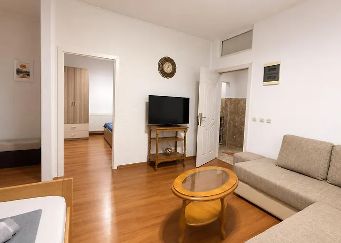 Struga Rooms-Dhoma-Sobi