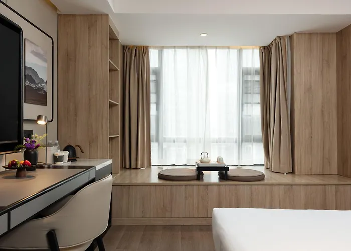 Atour Hotel West Plaza Of Guiyang North Railway Station