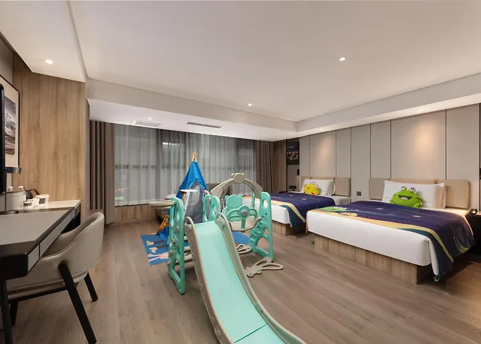 Atour Hotel West Plaza Of Guiyang North Railway Station