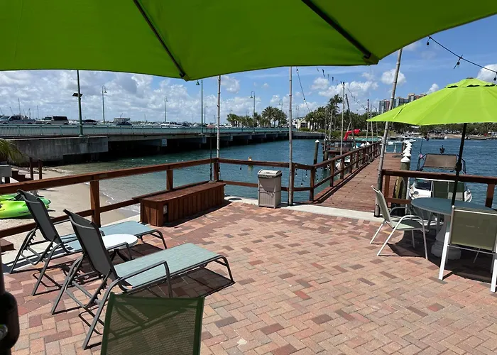 Blue Heron Bridge Hotel&Dive Club