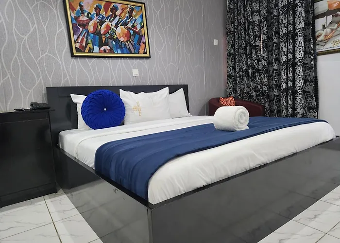 De Prominent Hotel & Suites