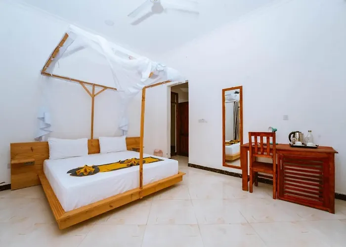 Farashuu Luna Hotel