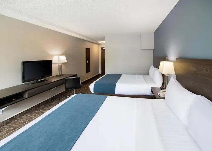 Crestwood Hotel