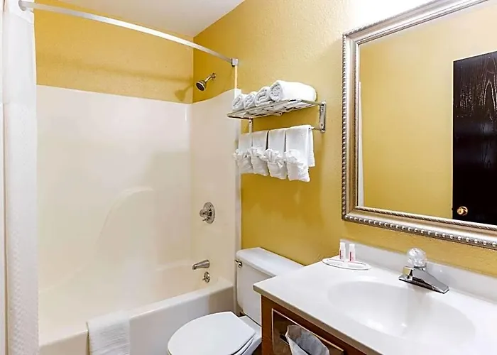 Super 8 By Wyndham Richmond
