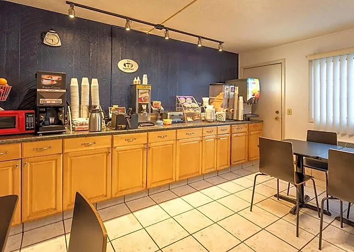 Super 8 By Wyndham Wooster