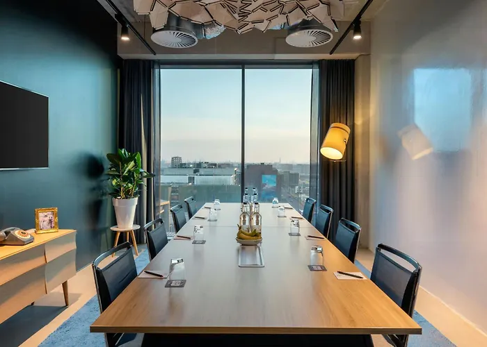 Moxy Amsterdam Houthavens