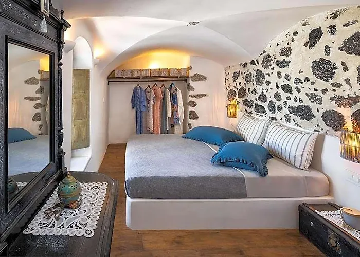 Santorini Vista Legacy Retreat - Live The History, Wake To The View