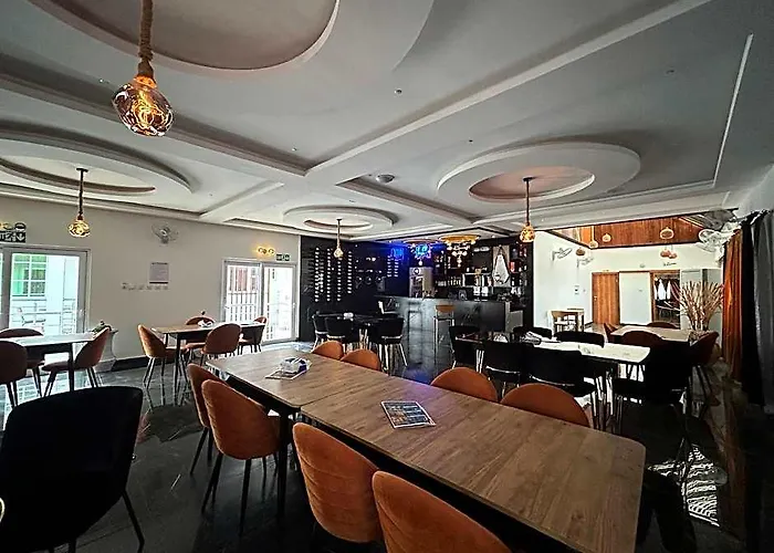 Escape To Hvillage,