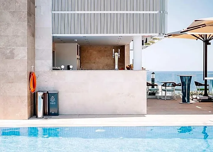 Reef Hotel & Spa