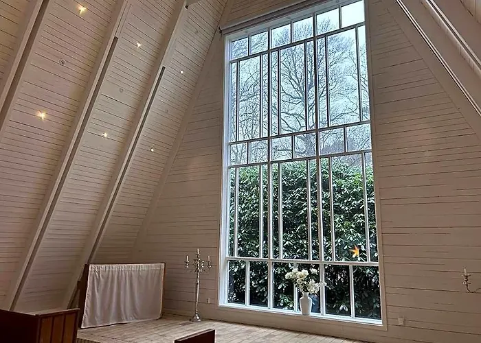 Cozy Holiday Home For 2
