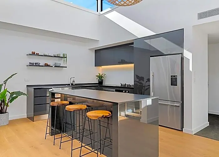 Luxurious Lakefront Penthouse Apartment