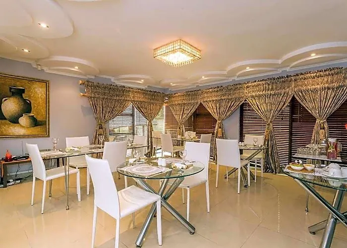 Ezulwini Guest House - Relaxing Queen Room With Balcony In Balito, South Afirca