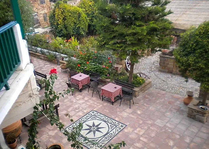 Topakas House