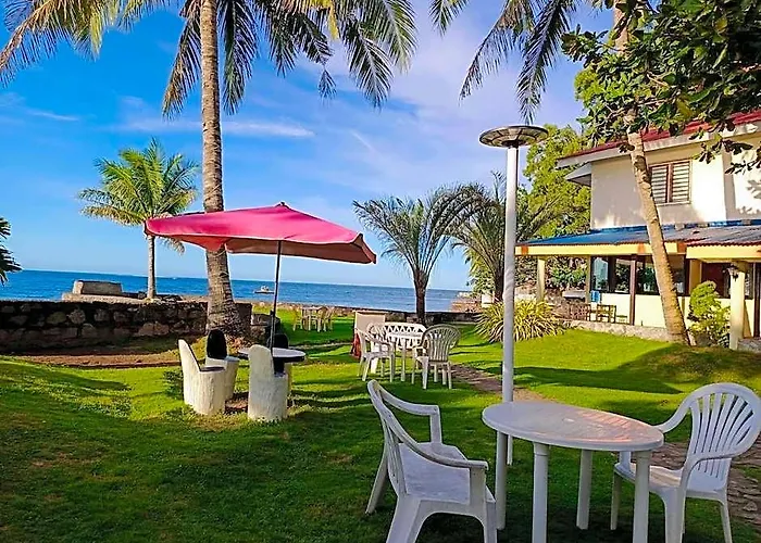 Puesta Del Sol Beach Bungalows And Restobar