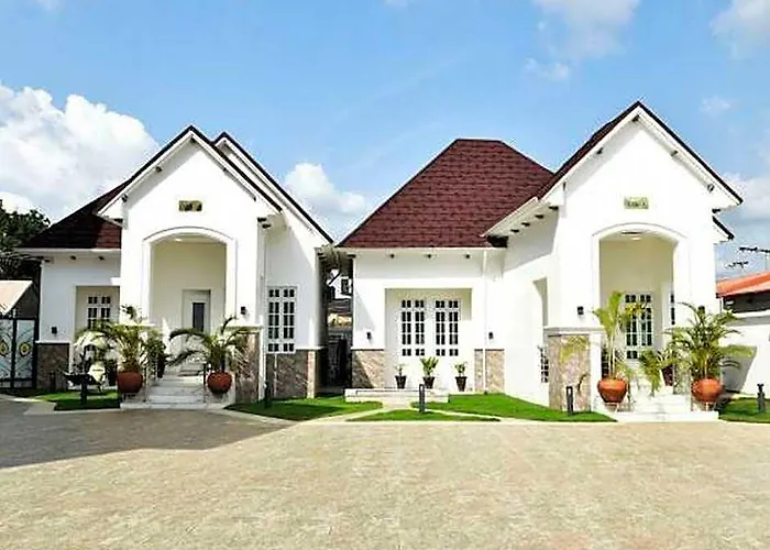 Castle De White House Hotel