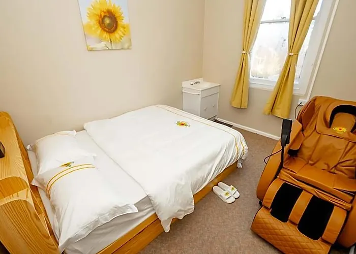 Hearty Center Motel