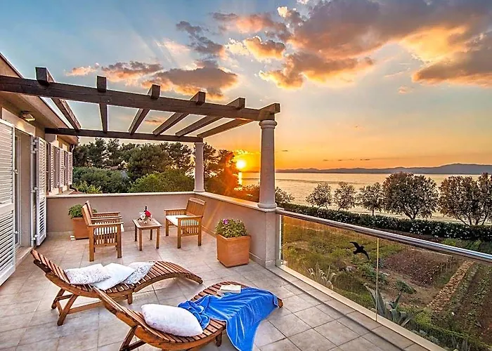 Beautiful Villa On The Island Of Brac With Infinity Pool, Beach At 30 Meters