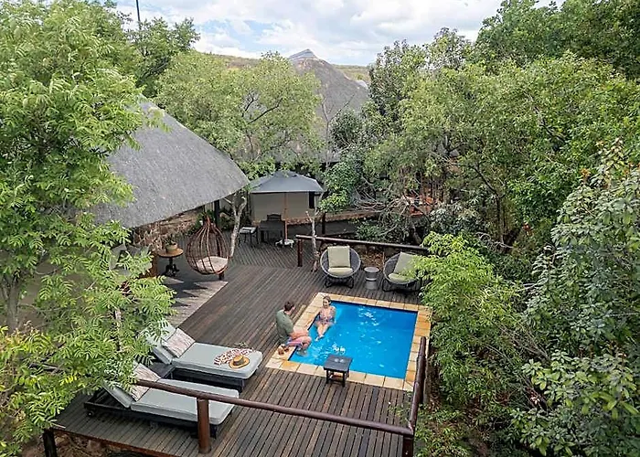 Ndlovu Safari Lodge