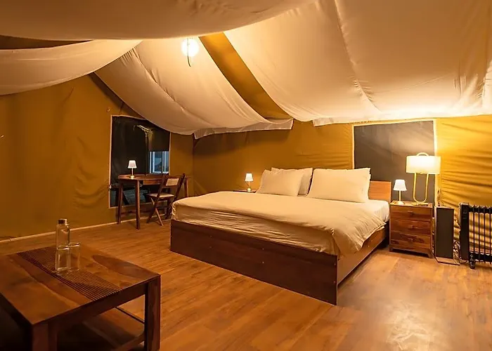 Merak Lodge & Camp