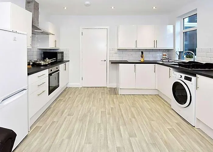 Townhouse @ 272 Walthall Street Crewe