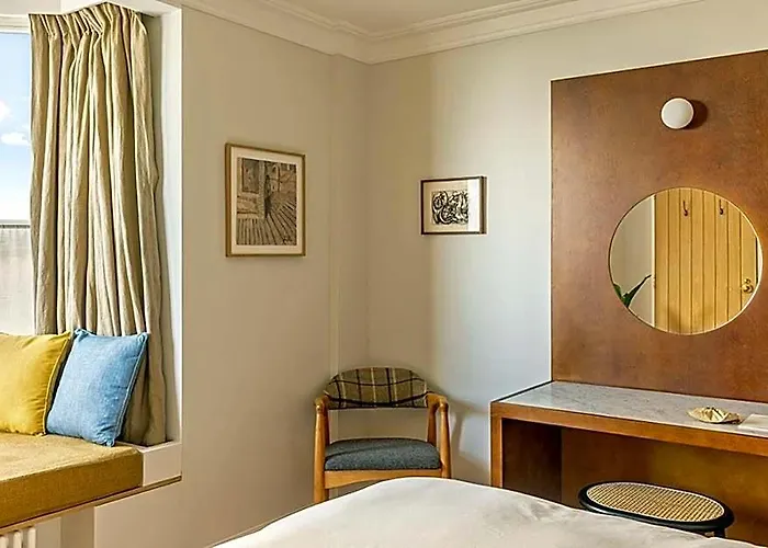 Fort Road Hotel