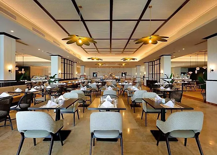 The Signature Level At Grand Palladium Lady Hamilton Resort & Spa