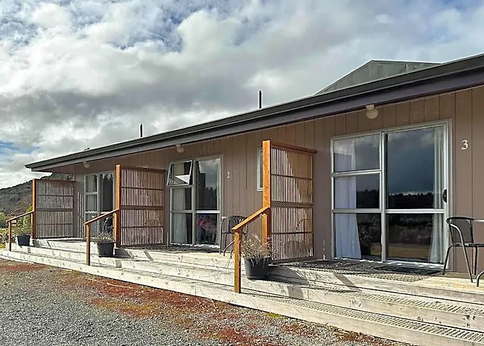 The Crossing Lodge And Backpackers