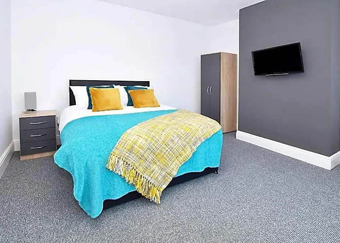 Townhouse @ 272 Walthall Street Crewe