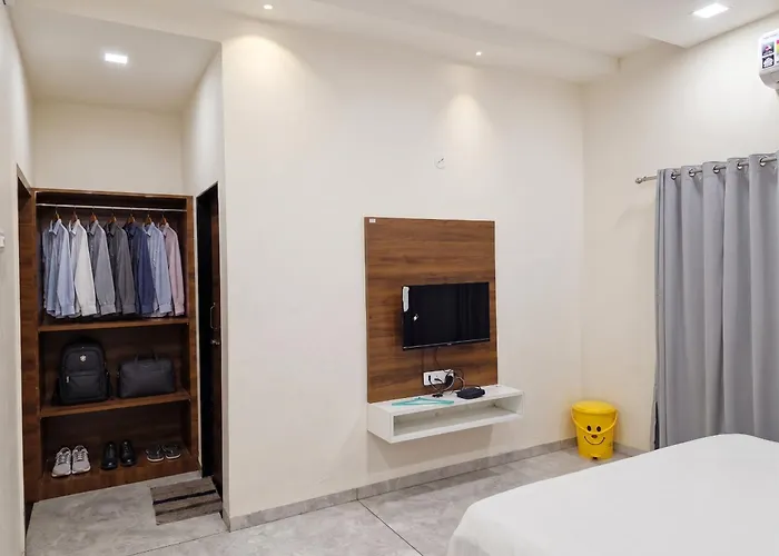 Hotel Keshar Palace Shani Shingnapur