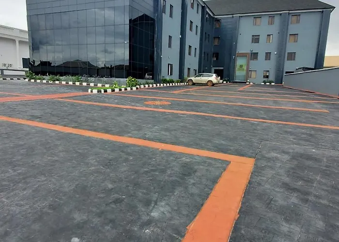 Feliza Hotel And Suites