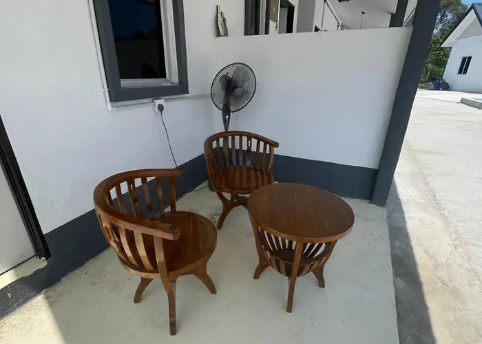 Oyo 91303 Chalet Awie